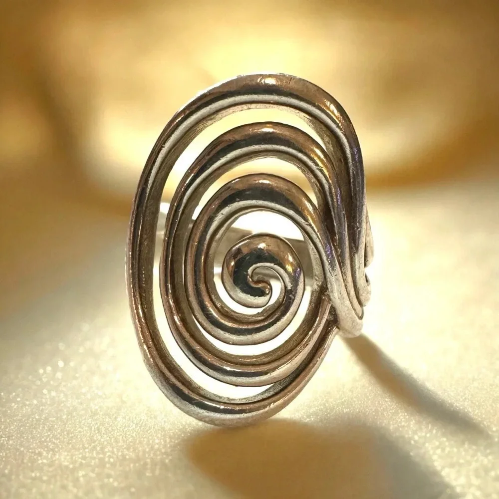 Designer Sterling Silver Spiral Ring (8)